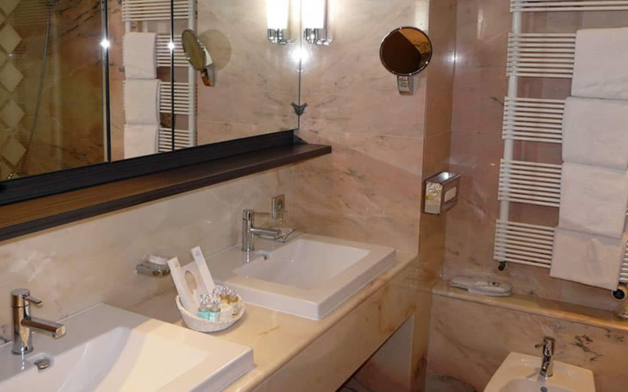 Grand Des Thermes Hotel 5*